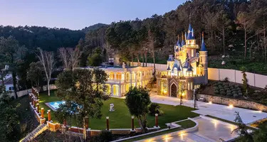 Inside Cascais’ Hidden Forest Estate: A €28M Fairytale Retreat Above the Atlantic ()