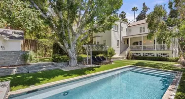 Amanda Seyfried Is Selling Her Longtime LA Home After Moving to a Farm Upstate ()