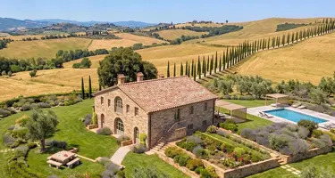 Restoring Tuscany: How Historic Estates Become High-Value Investments ()