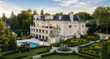 From Gambino-Era Landmark to Luxury Listing: Staten Island’s ‘White House’ Returns at $14M ()