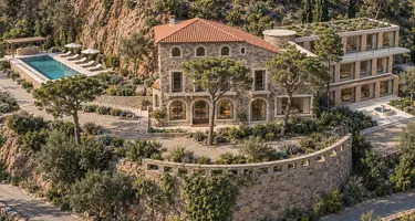 Propriété Guerguy: A Michelin-Starred Côte d’Azur Landmark Poised for a New Life in Théoule-sur-Mer ()